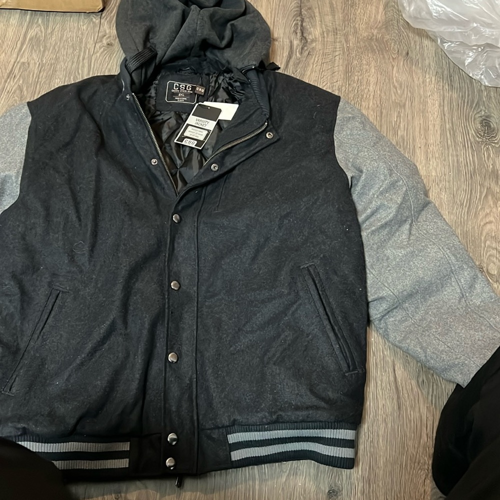 Men’s varsity jacket size 2xl new with tags